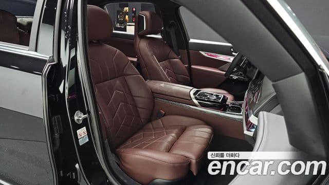 BMW 7 Series 2022 — ფოტო 10/20