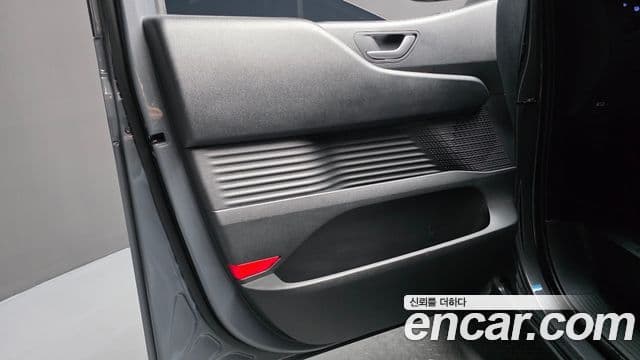 Hyundai Staria 2026 — Photo 9/31
