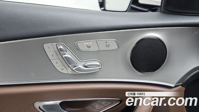 Mercedes-Benz E-Class 2019 — фото 20 из 20