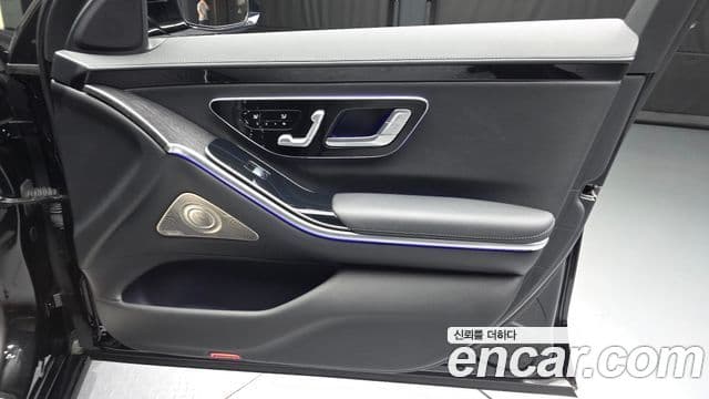 Mercedes-Benz S-Class 2022 — Photo 27/37