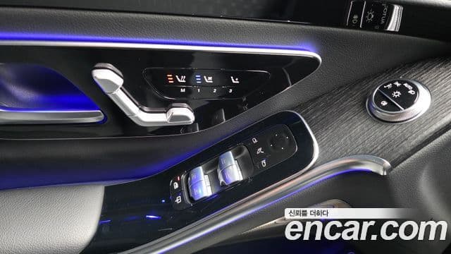 Mercedes-Benz S-Class 2022 — Photo 11/37