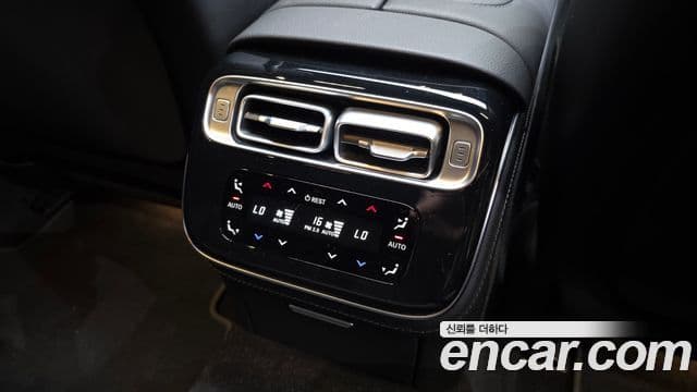 Mercedes-Benz S-Class 2022 — Photo 3/37