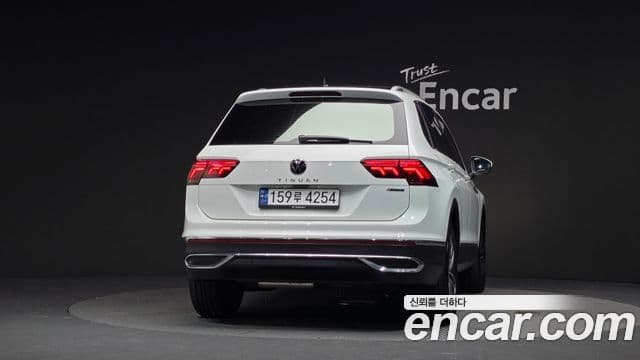 Volkswagen Tiguan 2023 — ფოტო 4/20