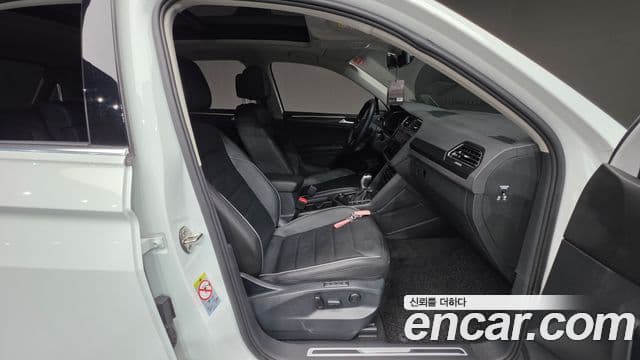 Volkswagen Tiguan 2023 — ფოტო 10/20