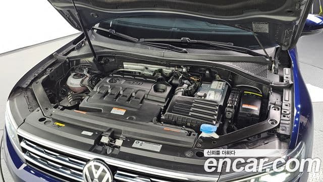 Volkswagen Tiguan 2018 — ფოტო 6/20