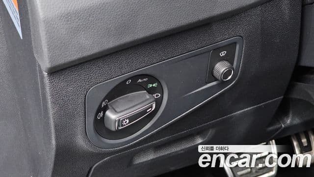 Volkswagen Tiguan 2018 — ფოტო 14/20