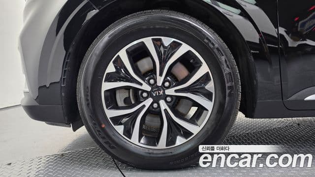Kia Carnival 2021 — фото 4 из 20
