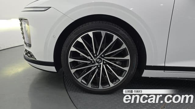 Hyundai Grandeur 2023 — ფოტო 5/20