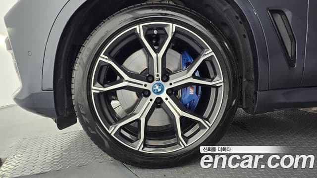 BMW X5 2022 — ფოტო 5/20