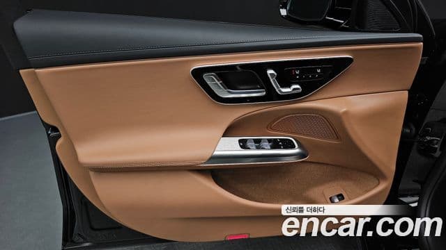 Mercedes-Benz E-Class 2025 — Photo 24/34
