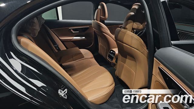 Mercedes-Benz E-Class 2025 — Photo 12/34