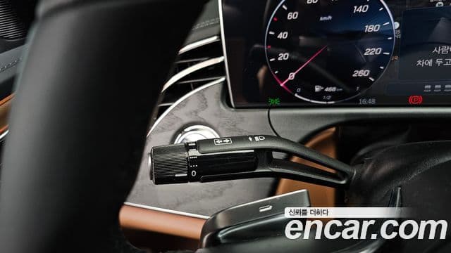 Mercedes-Benz E-Class 2025 — Photo 19/34