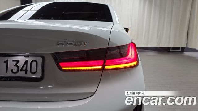 BMW 3 Series 2024 — Photo 24/31