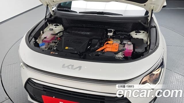 Kia Niro 2022 — ფოტო 6/20
