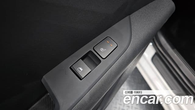 Kia Niro 2022 — ფოტო 18/20