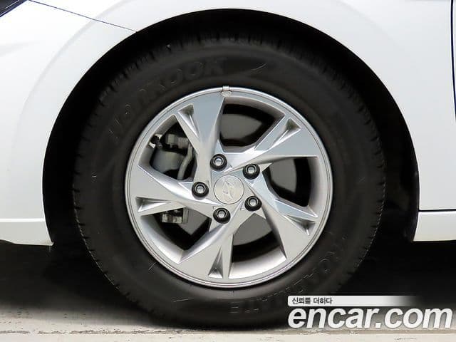 Hyundai Avante 2021 — ფოტო 4/20