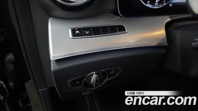 Mercedes-Benz E-Class 2019 — Şəkil 19/20