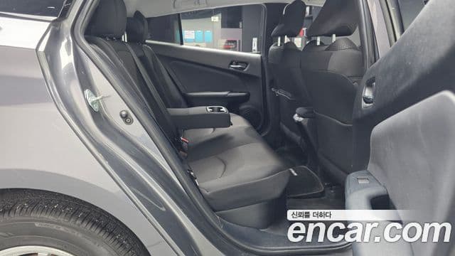 Toyota Prius 2021 — Şəkil 12/20