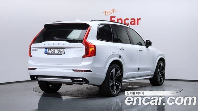 Volvo XC90 2021 — ფოტო 2/20