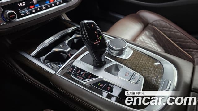 BMW 7 Series 2021 — фото 9 из 20