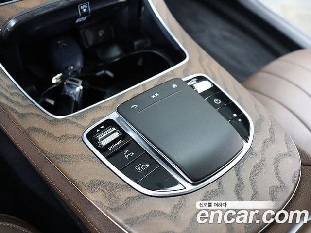 Mercedes-Benz E-Class 2023 — ფოტო 8/20