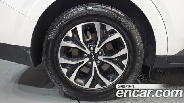 Kia Carnival 2023 — ფოტო 5/20