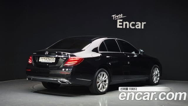 Mercedes-Benz E-Class 2020 — ფოტო 1/20