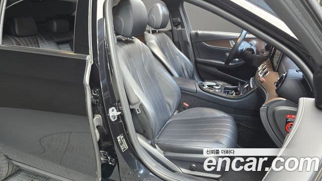 Mercedes-Benz E-Class 2020 — ფოტო 11/20