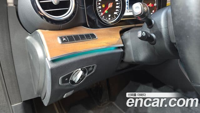 Mercedes-Benz E-Class 2020 — ფოტო 14/20