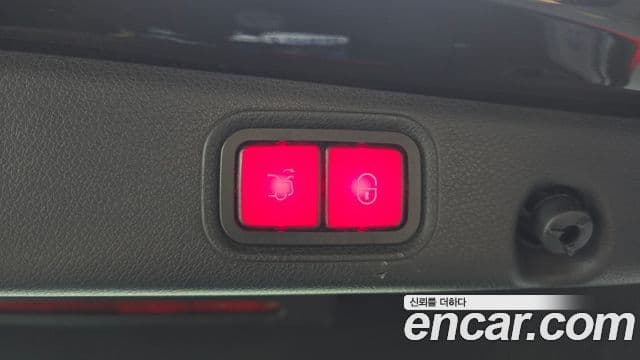 Mercedes-Benz E-Class 2020 — ფოტო 19/20