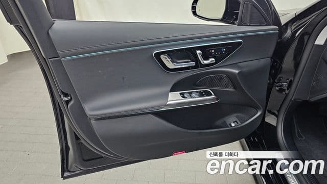 Mercedes-Benz E-Class 2025 — Photo 25/30