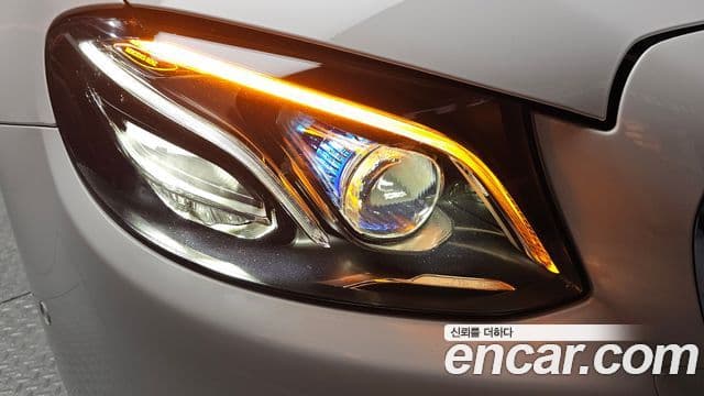 Mercedes-Benz E-Class 2019 — ფოტო 34/37