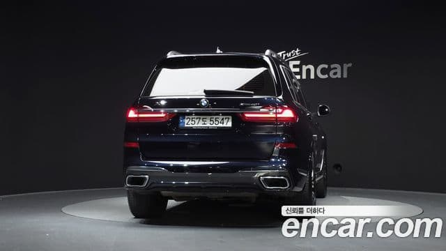 BMW X7 2022 — ფოტო 4/20