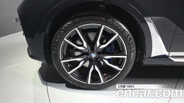 BMW X7 2022 — ფოტო 5/20