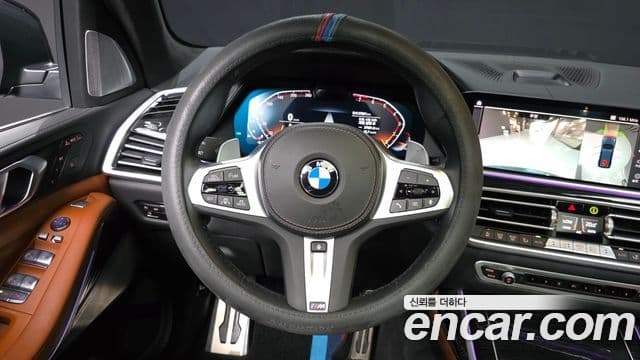 BMW X7 2022 — ფოტო 13/20