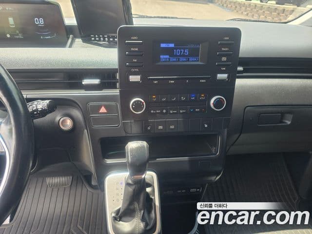Hyundai Staria 2021 — ფოტო 11/20