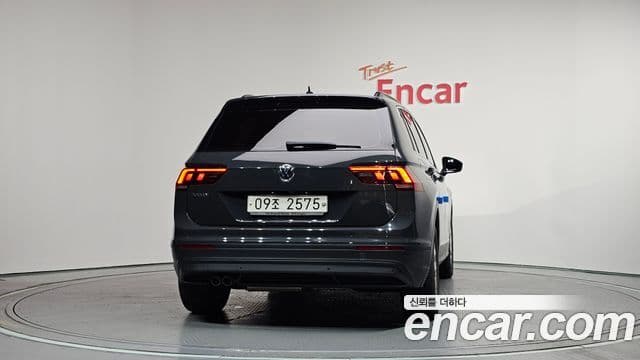 Volkswagen Tiguan 2018 — ფოტო 4/20