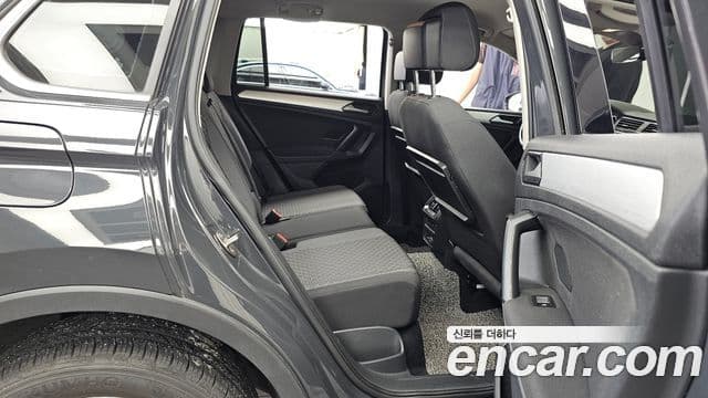 Volkswagen Tiguan 2018 — ფოტო 12/20