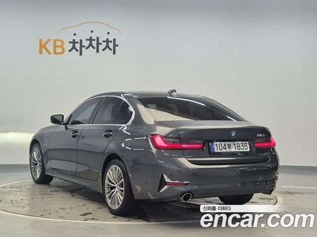 BMW 3 Series 2022 — фото 2 из 18