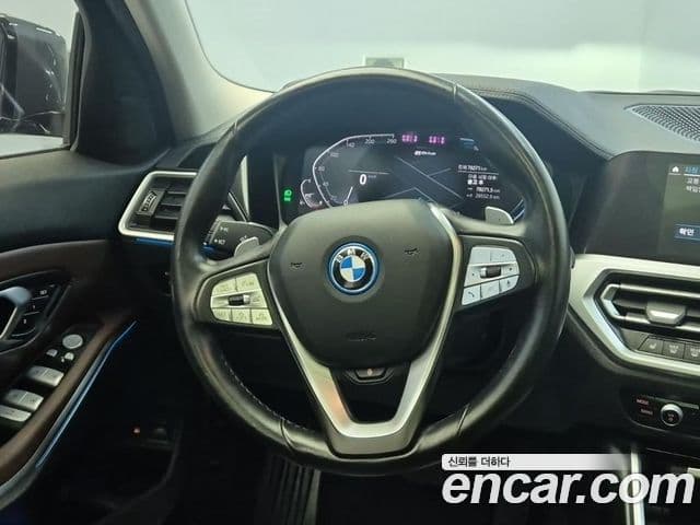 BMW 3 Series 2022 — фото 17 из 18