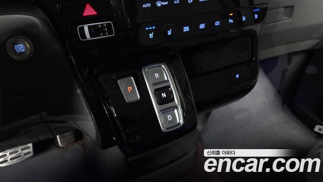 Hyundai Staria 2025 — Şəkil 9/20