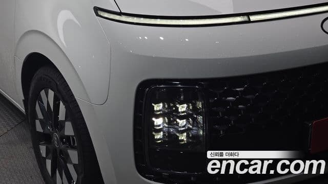 Hyundai Staria 2025 — Photo 17/36