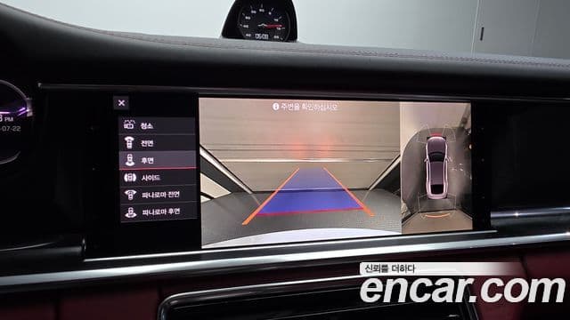 Porsche Panamera 2021 — ფოტო 14/20