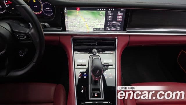 Porsche Panamera 2021 — ფოტო 15/20