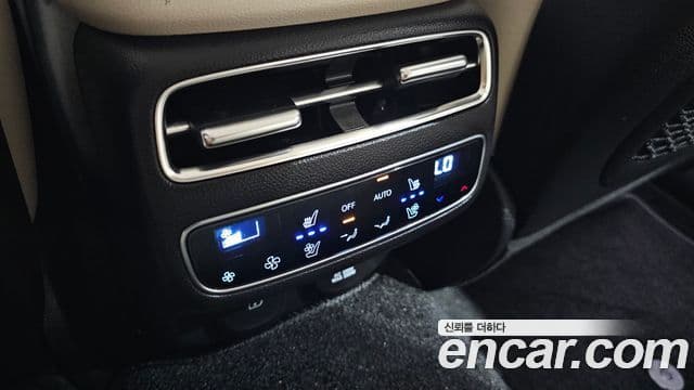 Genesis GV70 2024 — ფოტო 17/20