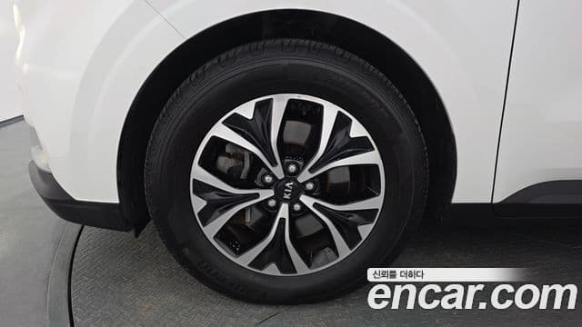 Kia Carnival 2021 — Фото 4/20