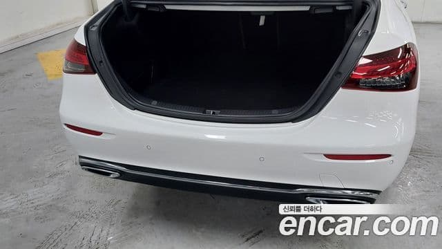 Mercedes-Benz E-Class 2023 — ფოტო 11/18