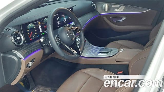 Mercedes-Benz E-Class 2023 — ფოტო 13/18