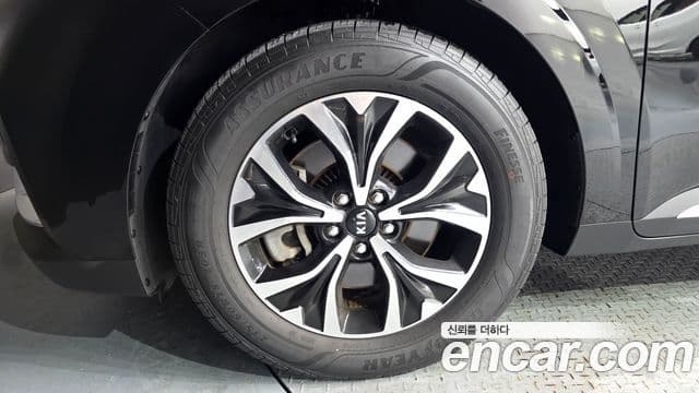 Kia Carnival 2021 — фото 5 из 20