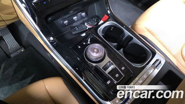 Kia Carnival 2021 — фото 9 из 20